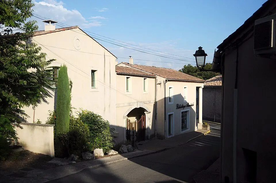 Village médiéval Comtat Venaissin vue ensemble