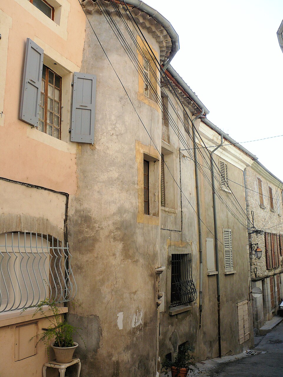 Serres vieille ville Hautes-Alpes médiéval